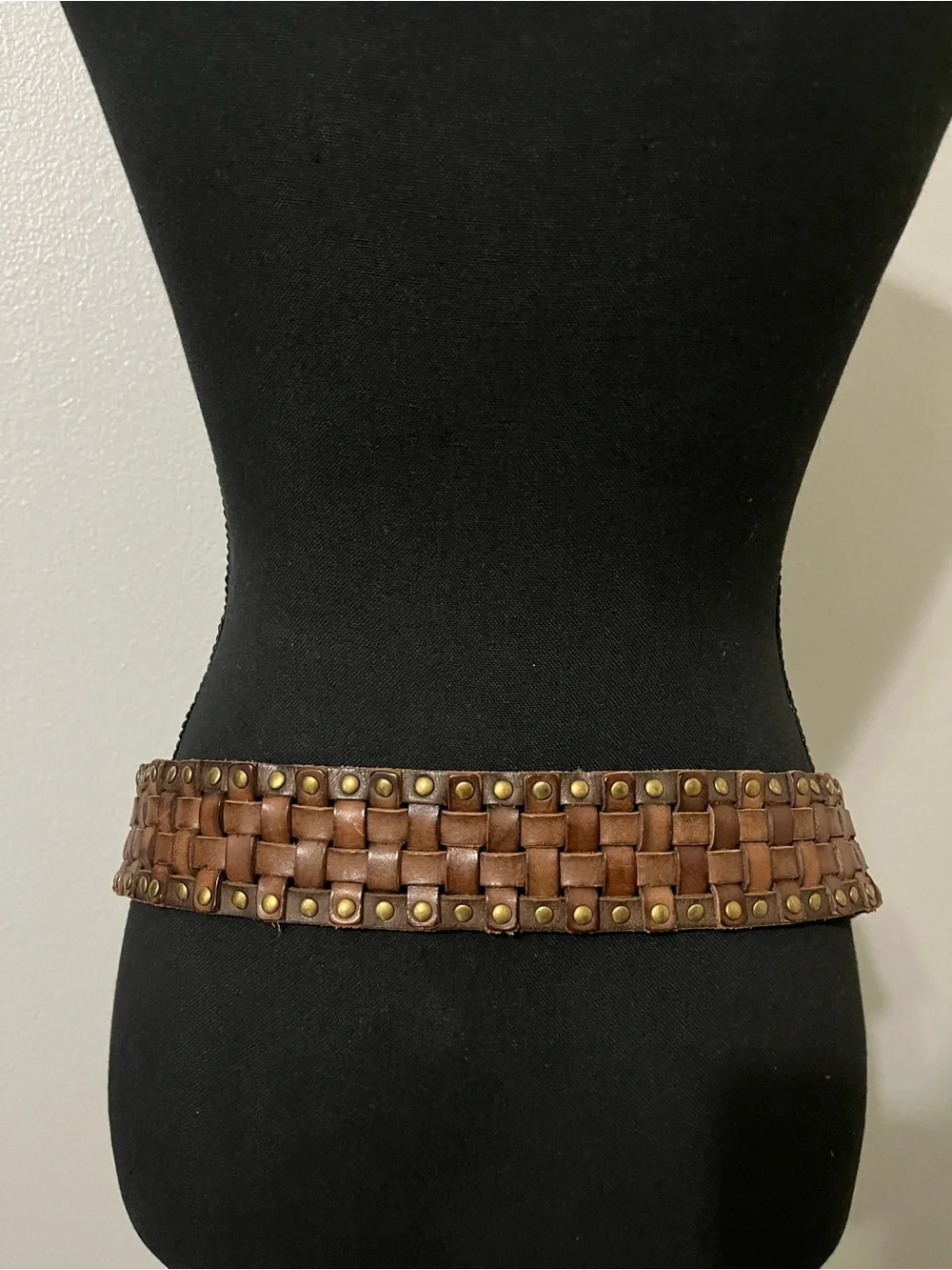 J Crew vintage brown leather low slung belt. Pre-Owned Condition-Good Size L - Picture 2 of 4